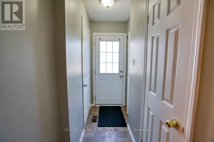 Property Photo: 1960 Garden Park Lane 27 ON K1B 5B2