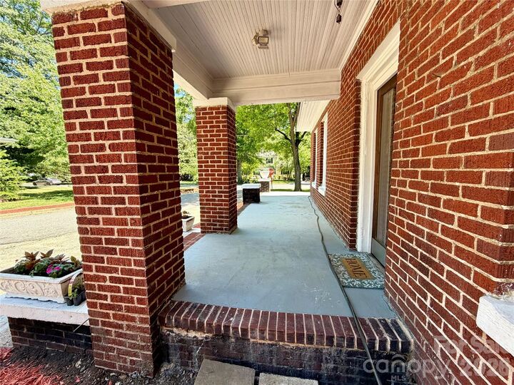 Property Photo:  715 E Marion Street  NC 28150 