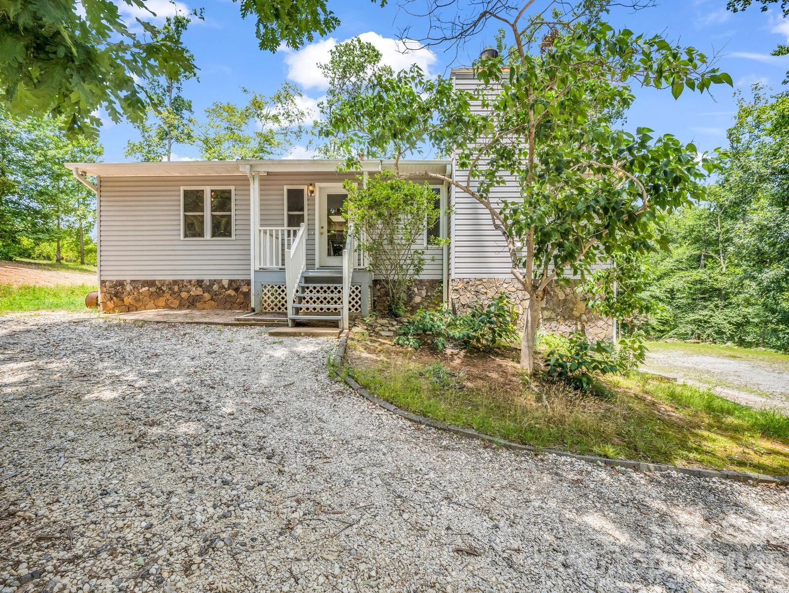 Property Photo: 1943 Landrum Road NC 28722