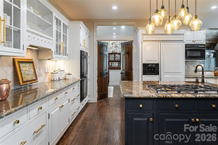 Property Photo:  305 Piney Knoll Lane  NC 28739 