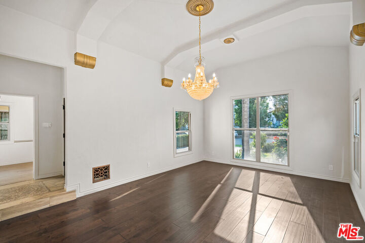 Property Photo:  422 S Clark Dr  CA 90211 