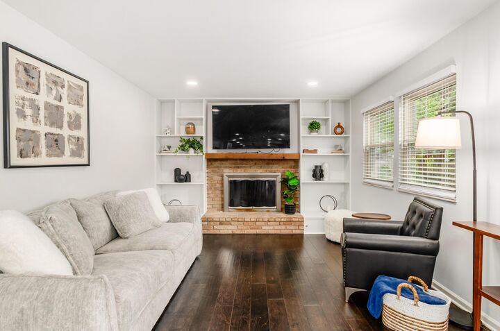 Property Photo:  2472 Dunstan Drive  OH 43235 
