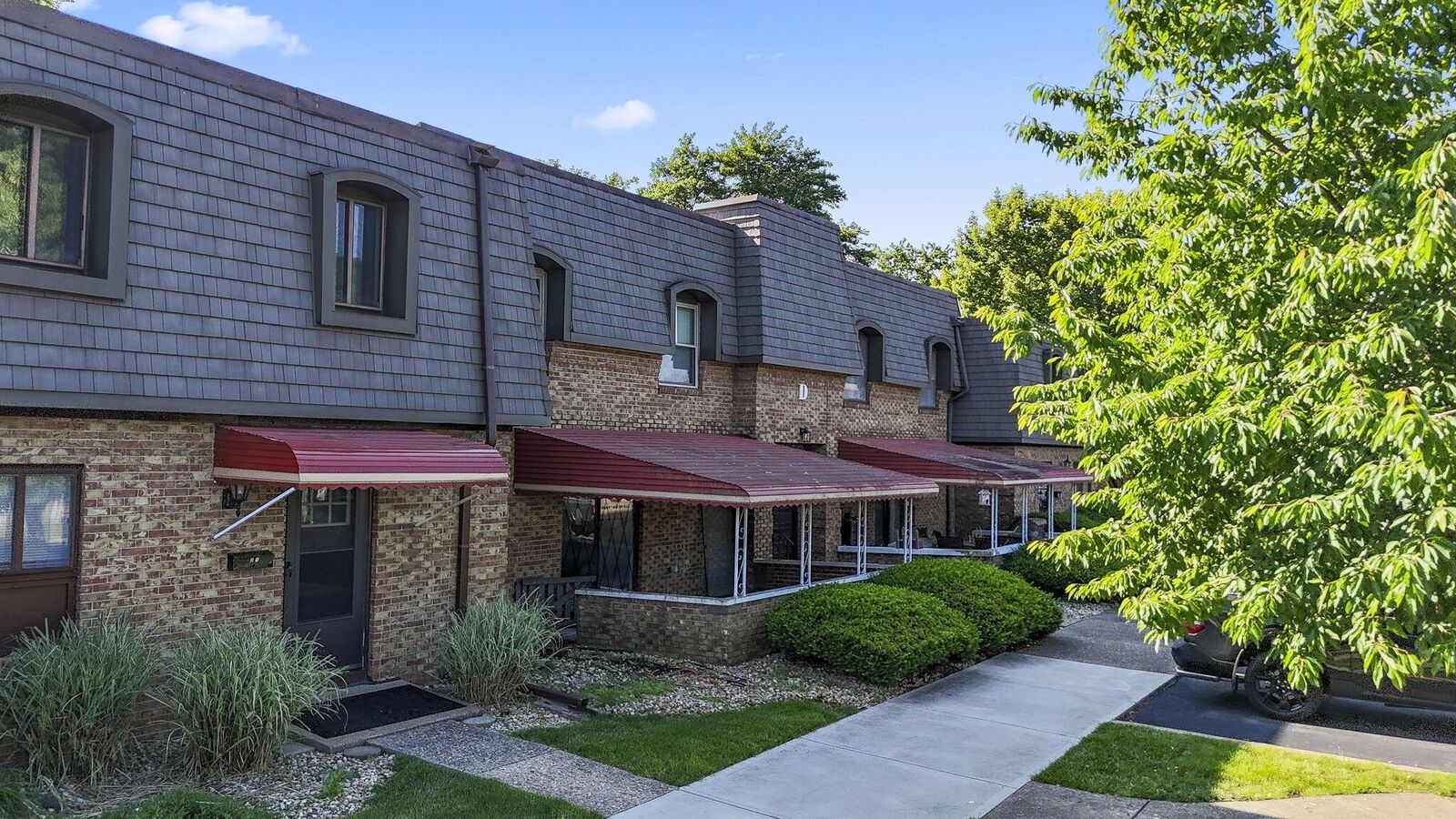 Property Photo:  625 Country Club Drive  OH 43055 