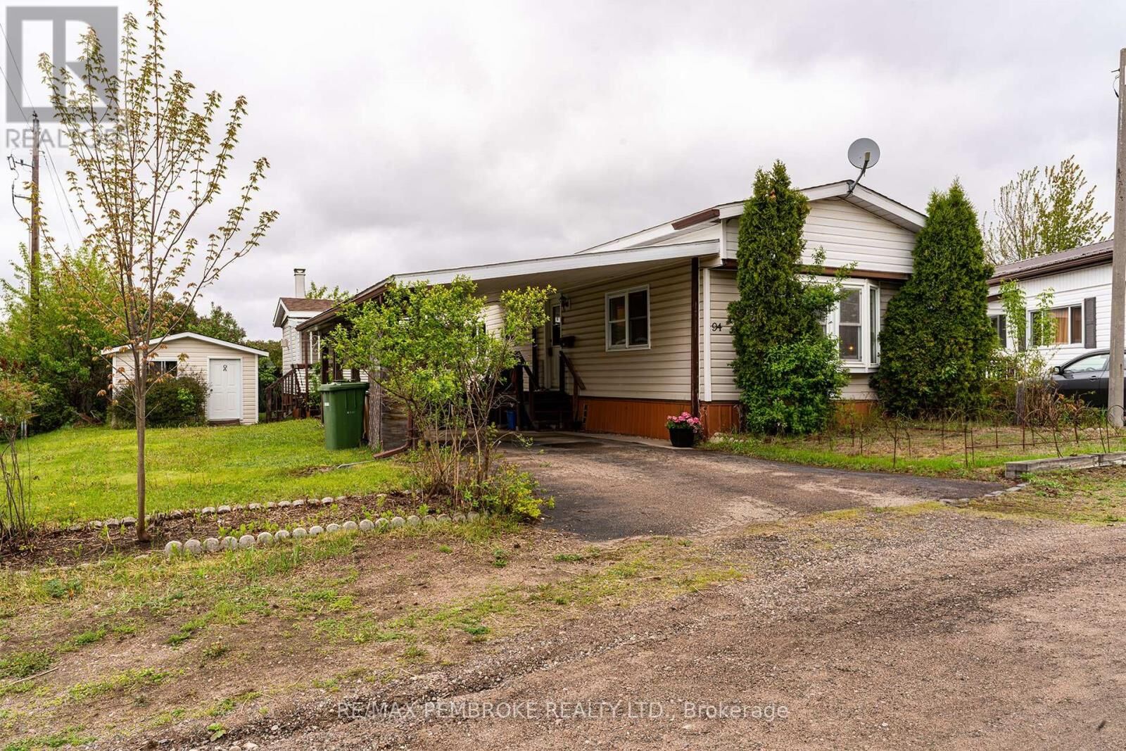 Property Photo:  94 Pinehurst Estates  ON K8H 2H2 
