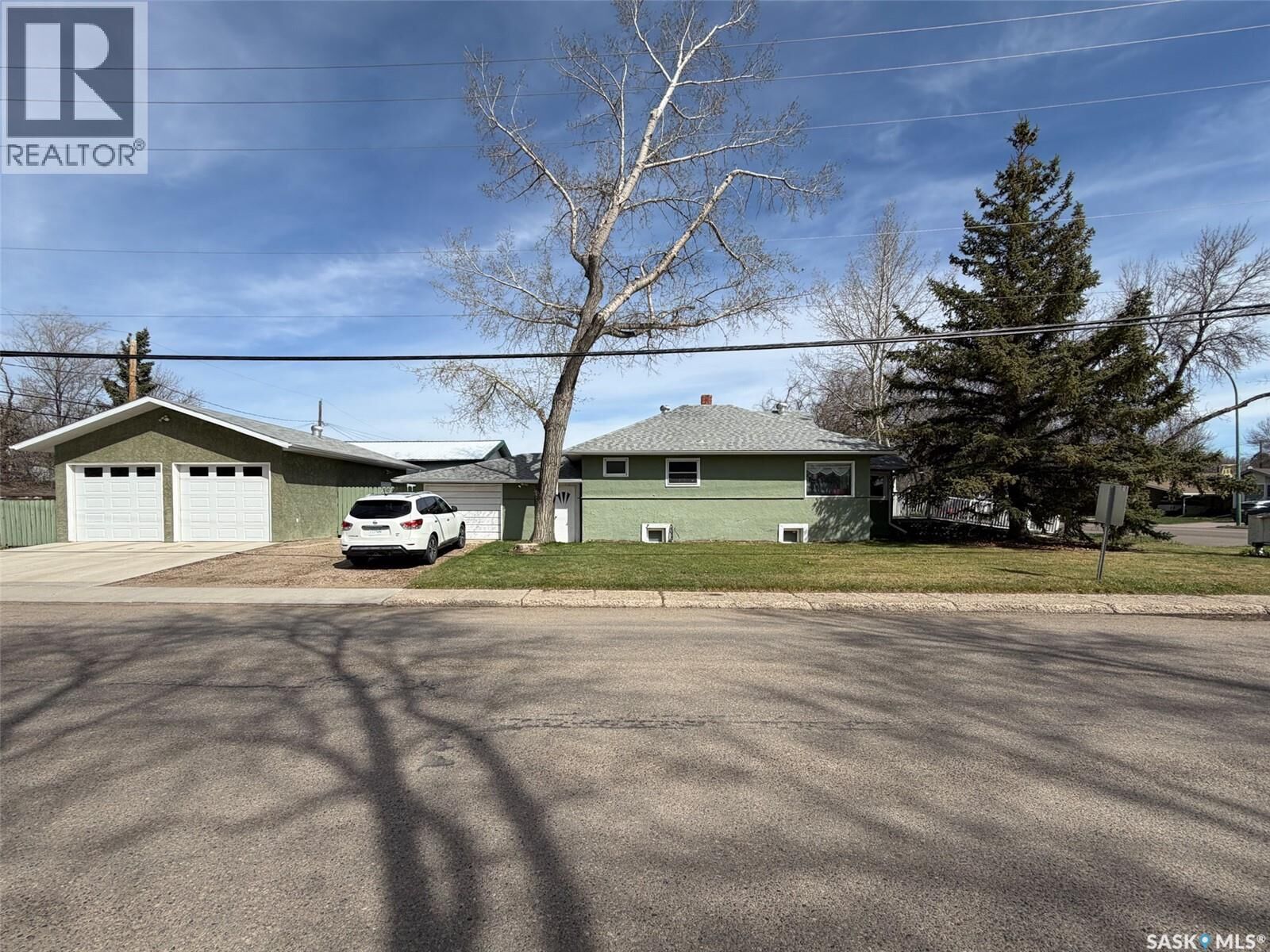Property Photo:  505 Centre Street  SK S0N 2M0 