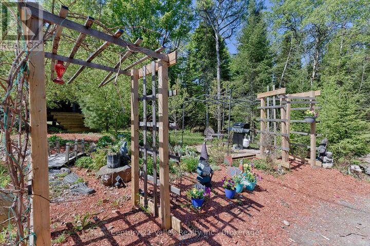 Property Photo:  593 Inglis Road  ON K7V 3Z9 
