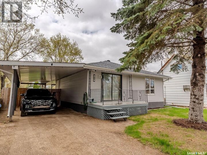 Property Photo:  316 1st Street E  SK S0L 0P0 