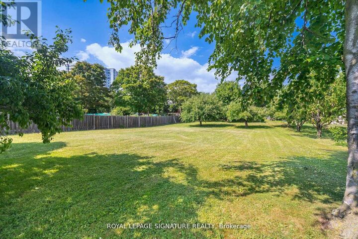 Property Photo: 4097 Hickory Drive ON L4W 1L1