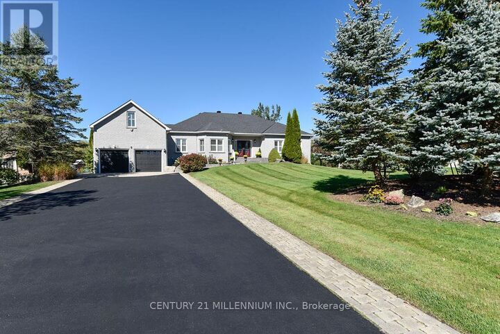 Property Photo:  8 Castlewood Court  ON L7K 0C1 