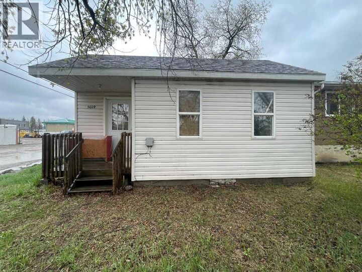 5009 54A Street — photo 1