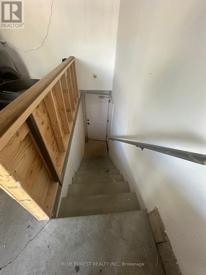 Property Photo:  167 Forfar Avenue  ON N2B 2Z9 