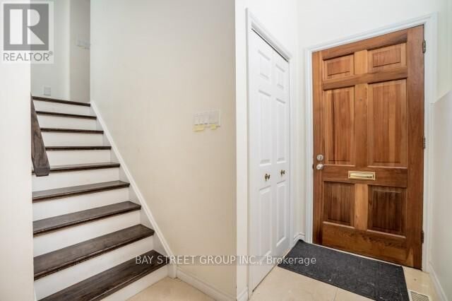 Property Photo:  137 Helendale Avenue  ON M4R 1C6 