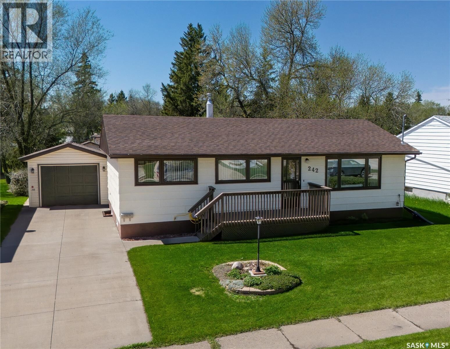 Property Photo:  242 Fifth Avenue N  SK S3N 0Z9 