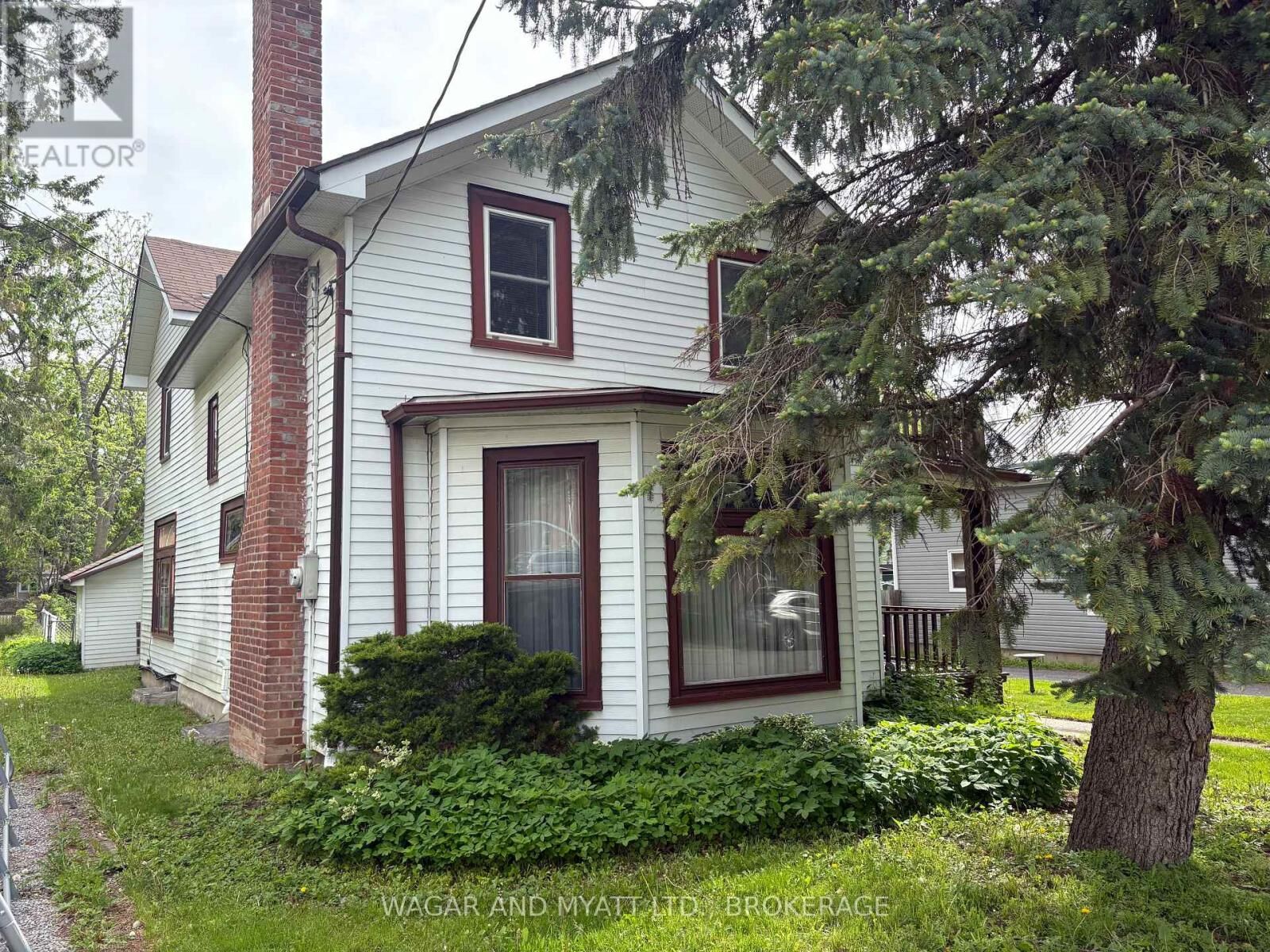 Property Photo: 163 Adelphi Street ON K7R 1T6