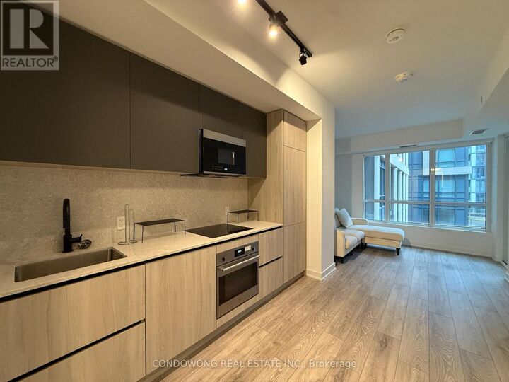 Property Photo: 108 Peter Street 912 ON M5V 0W2