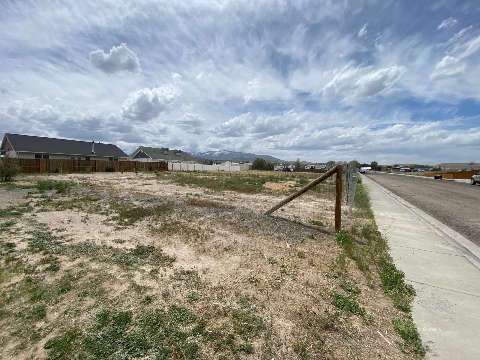 Property Photo: 880 Tobar Street NV 89835