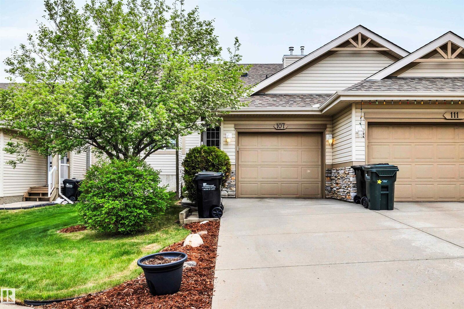 Property Photo:  107 Christina Court  AB T8H 2H9 