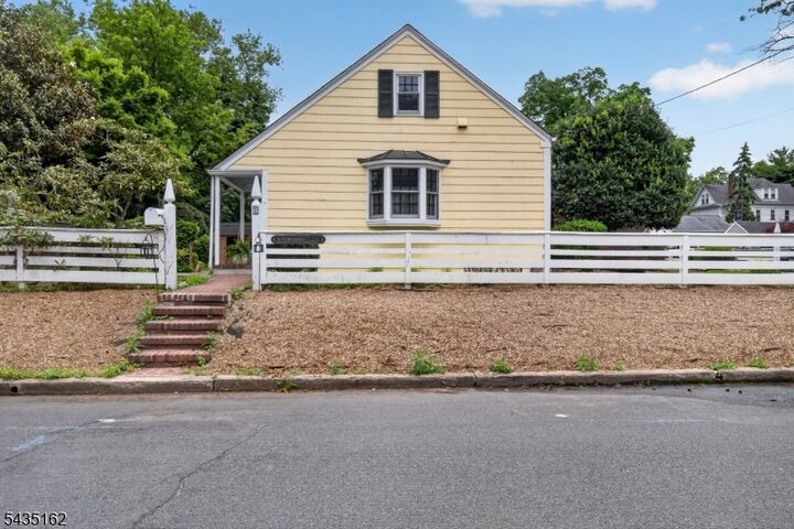 Property Photo:  8 Normandie Pl  NJ 07016 