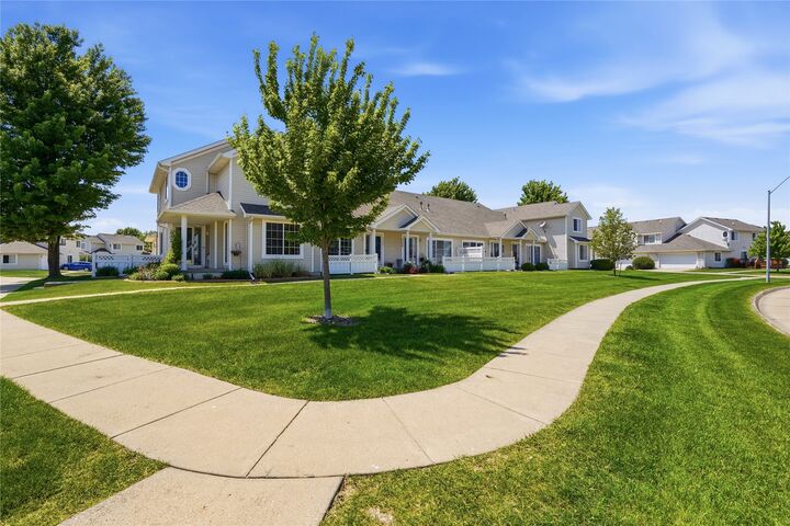 Property Photo: 2504 NW Heritage Avenue IA 50023