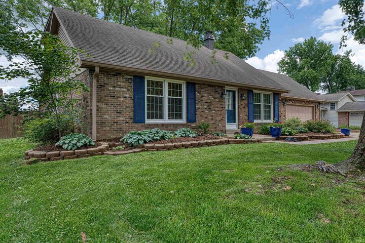 Property Photo:  118 Camden Court  IN 47715 