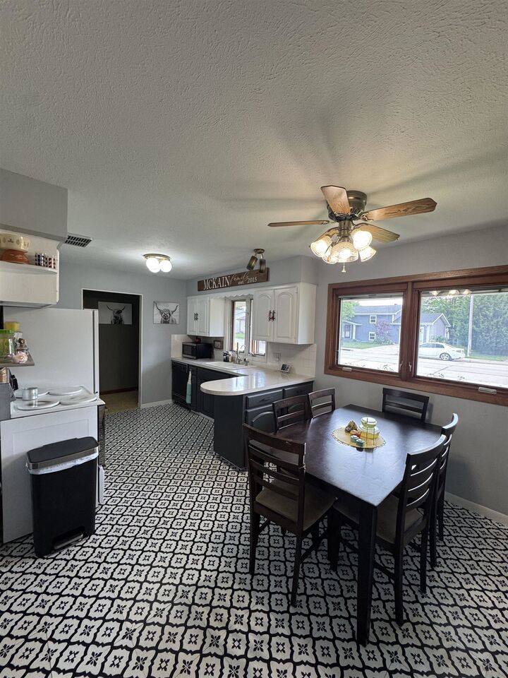 Property Photo: 2607 Wright Ave NE 69101