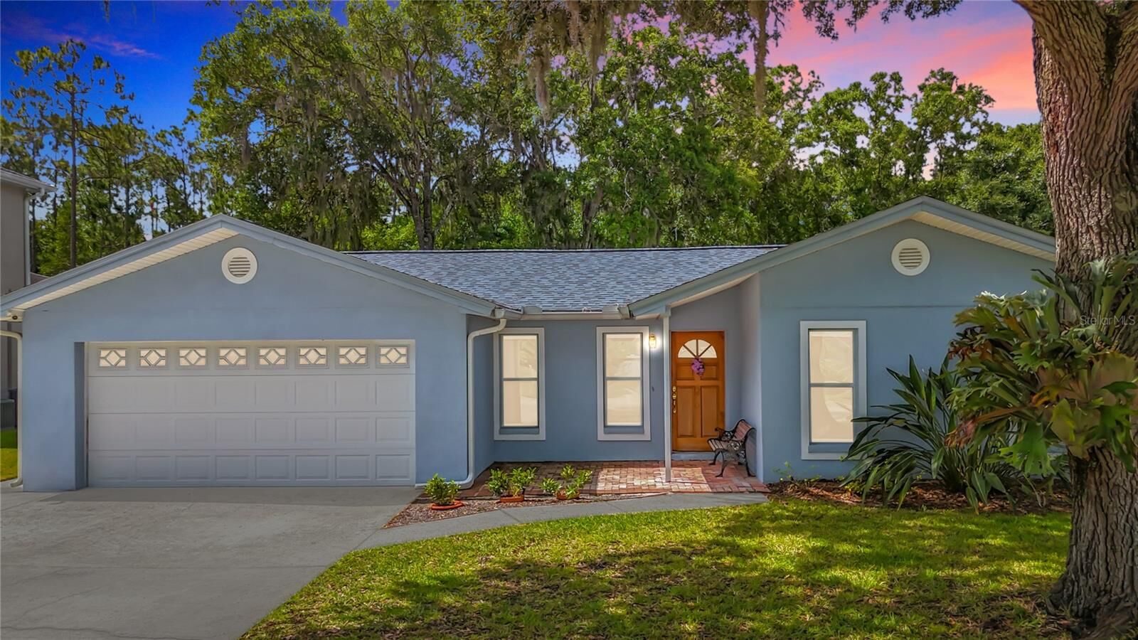 Property Photo:  12912 Starling Drive  FL 33556 