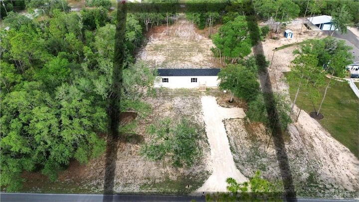 Property Photo: 8851 NE 105th Avenue FL 32621