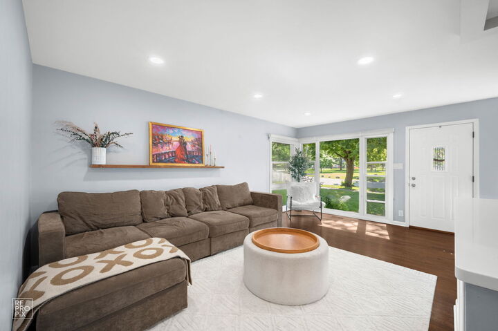 Property Photo:  187 N Hampshire Avenue  IL 60126 