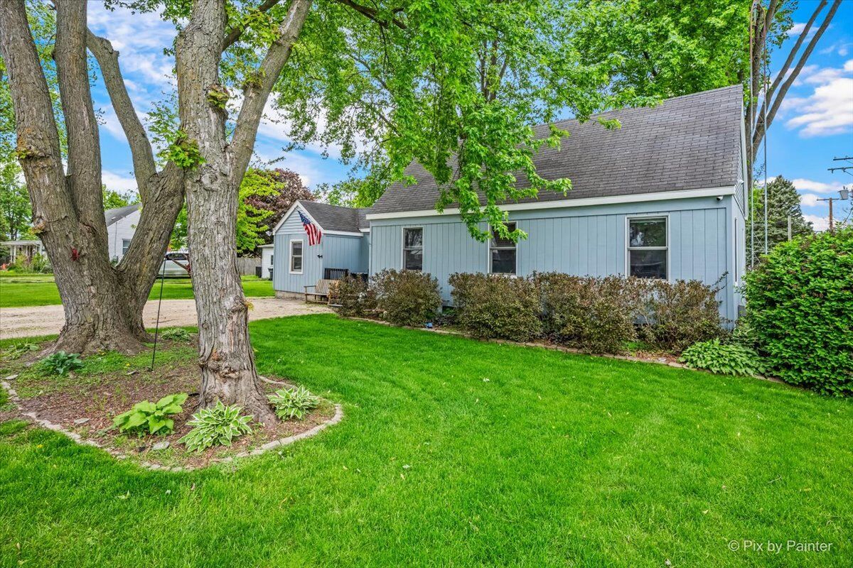 Property Photo: 305 S Maple Street IL 60556