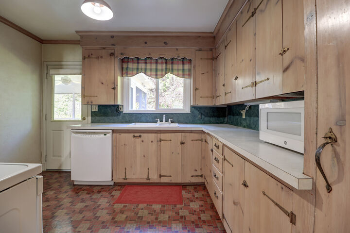 Property Photo:  806 N 11th Street  IA 52732 