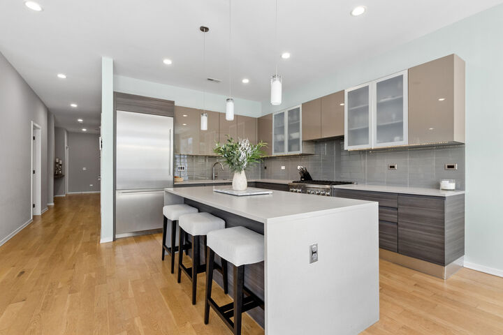 Property Photo:  456 N Carpenter Street 2  IL 60642 