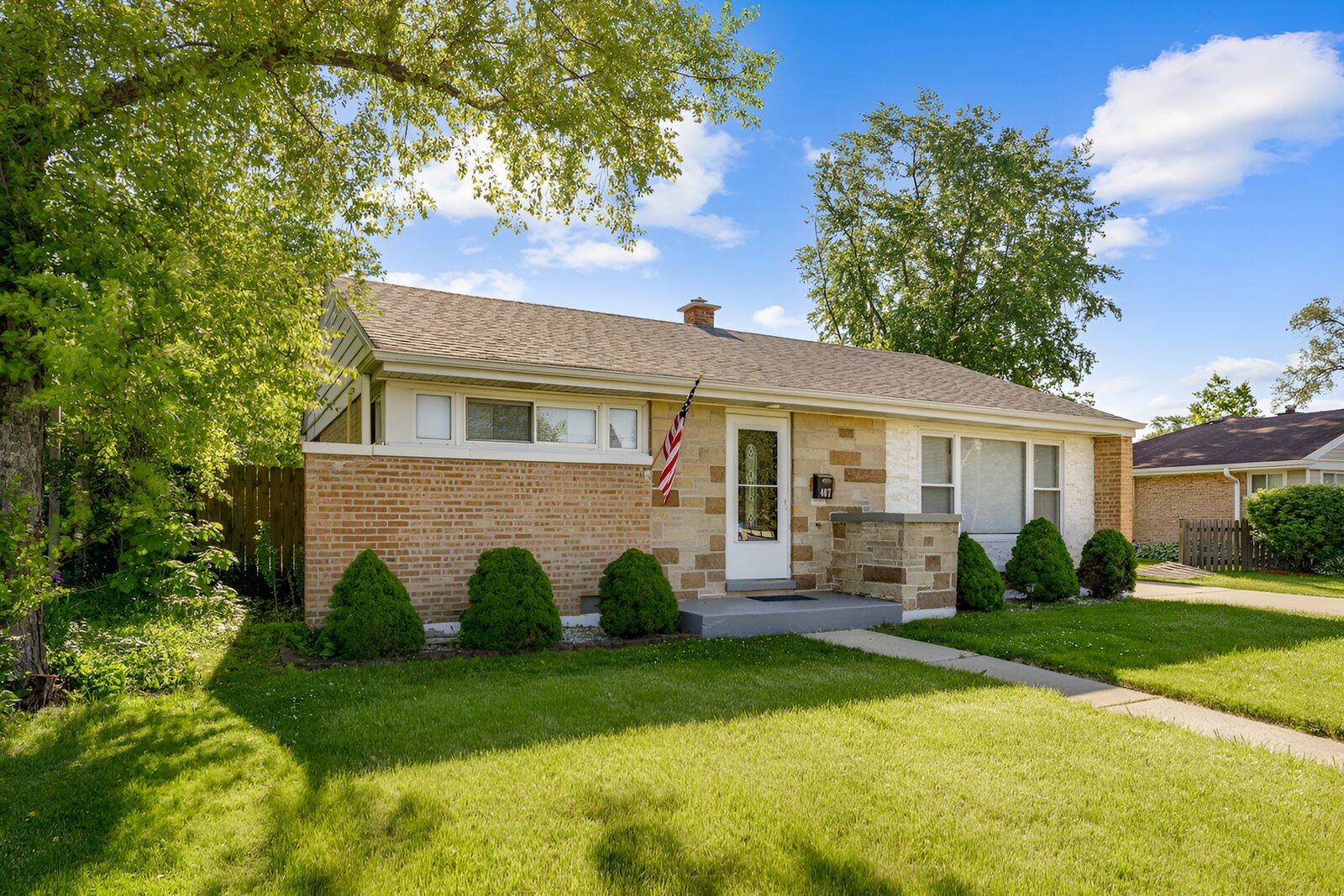 Property Photo:  407 N West Avenue  IL 60126 