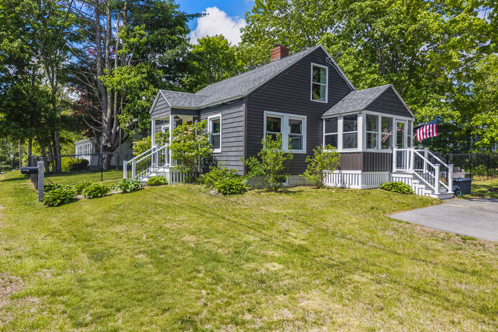 Property Photo:  8 Somerset Avenue  ME 04064 