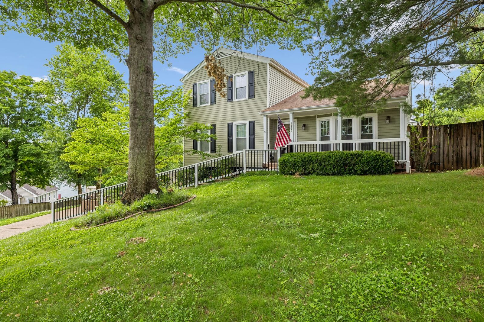 Property Photo: 1105 Blythe Ct E TN 37221
