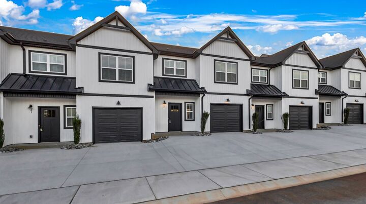 Property Photo:  166 Sango Dr Bldg 6 54  TN 37043 