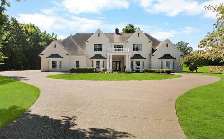 Property Photo: 2360 Memorial Drive Ext TN 37043