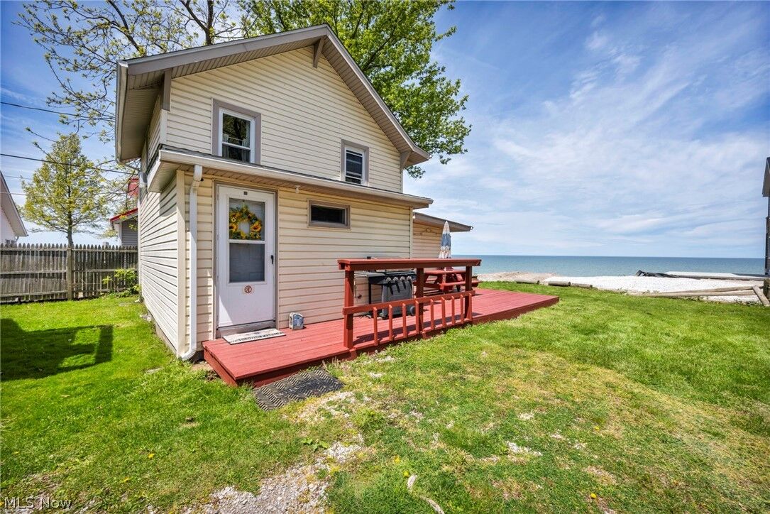 Property Photo: 15 Lake Hurst Drive OH 44004