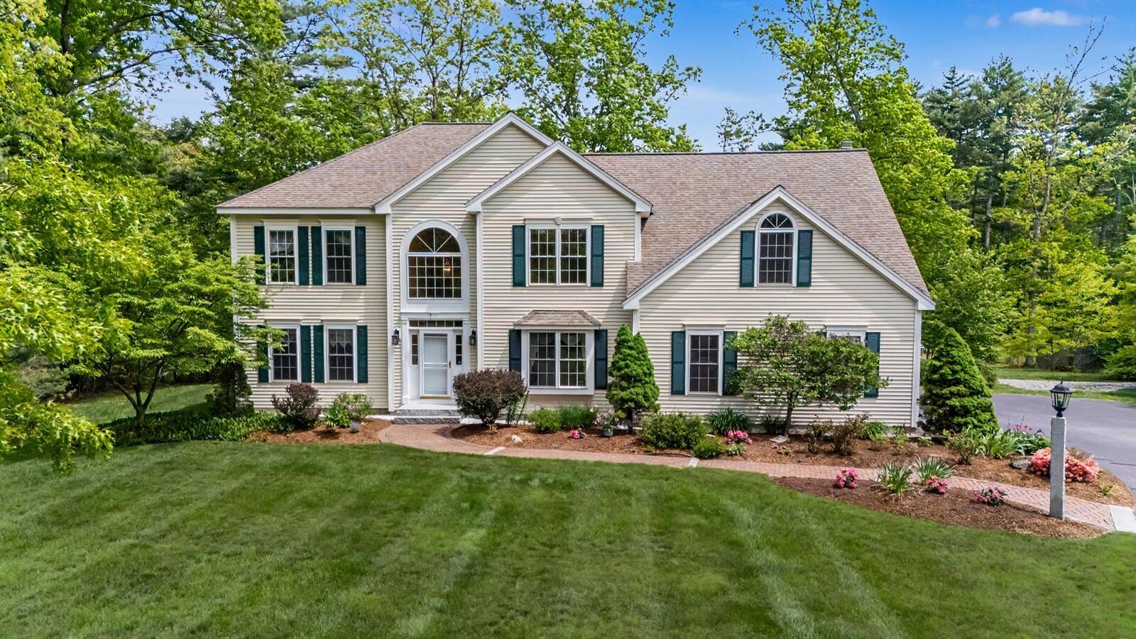 Property Photo:  14 Karolina Lane  NH 03110 