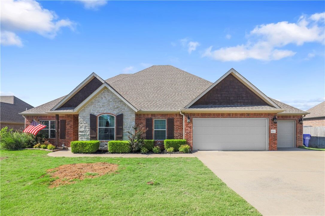Property Photo:  2000 Florence Avenue  AR 72745 