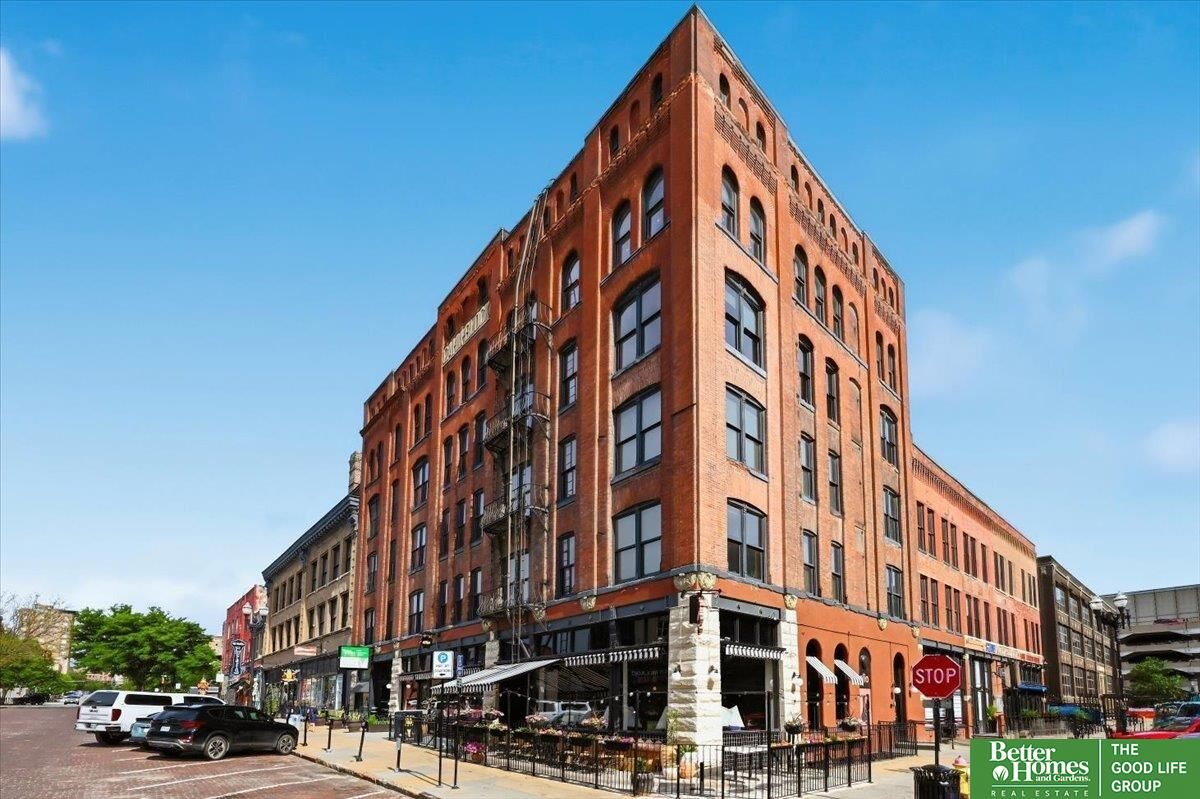 Property Photo: 1208 Howard Street 2 NE 68102