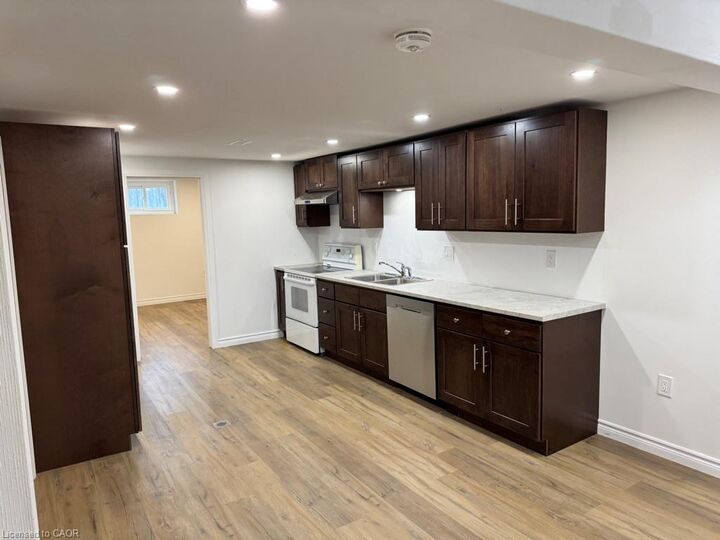 Photo de la propriété: 177 San Pedro Drive Lower ON L9C 2C9