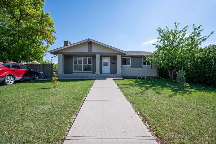 Property Photo:  139 Maitland Road NE  AB T2A 4Z3 
