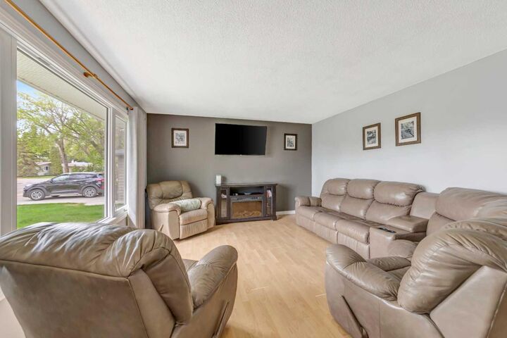 Property Photo: 5216 46 Street AB T9V 0C8