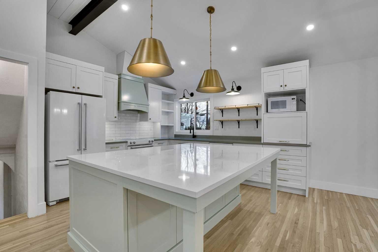 Property Photo:  64 Hartford Road NW  AB T2K 2A5 