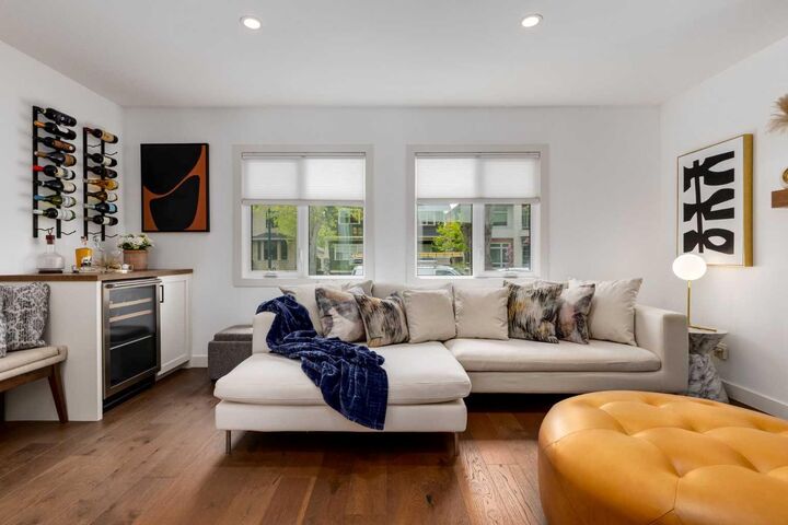 Property Photo:  2132 6 Avenue NW  AB T2N 0W7 