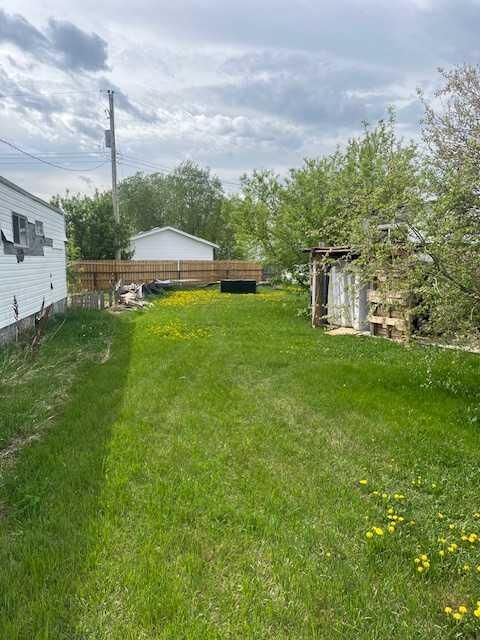 Property Photo:  4445 Park Cresent  AB T0C 1C0 