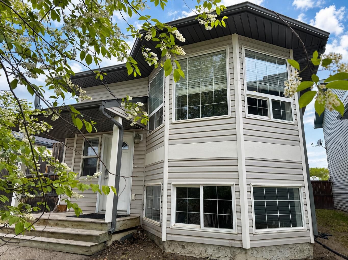 Photo de la propriété: 6322 88A Street AB T8W 2V3
