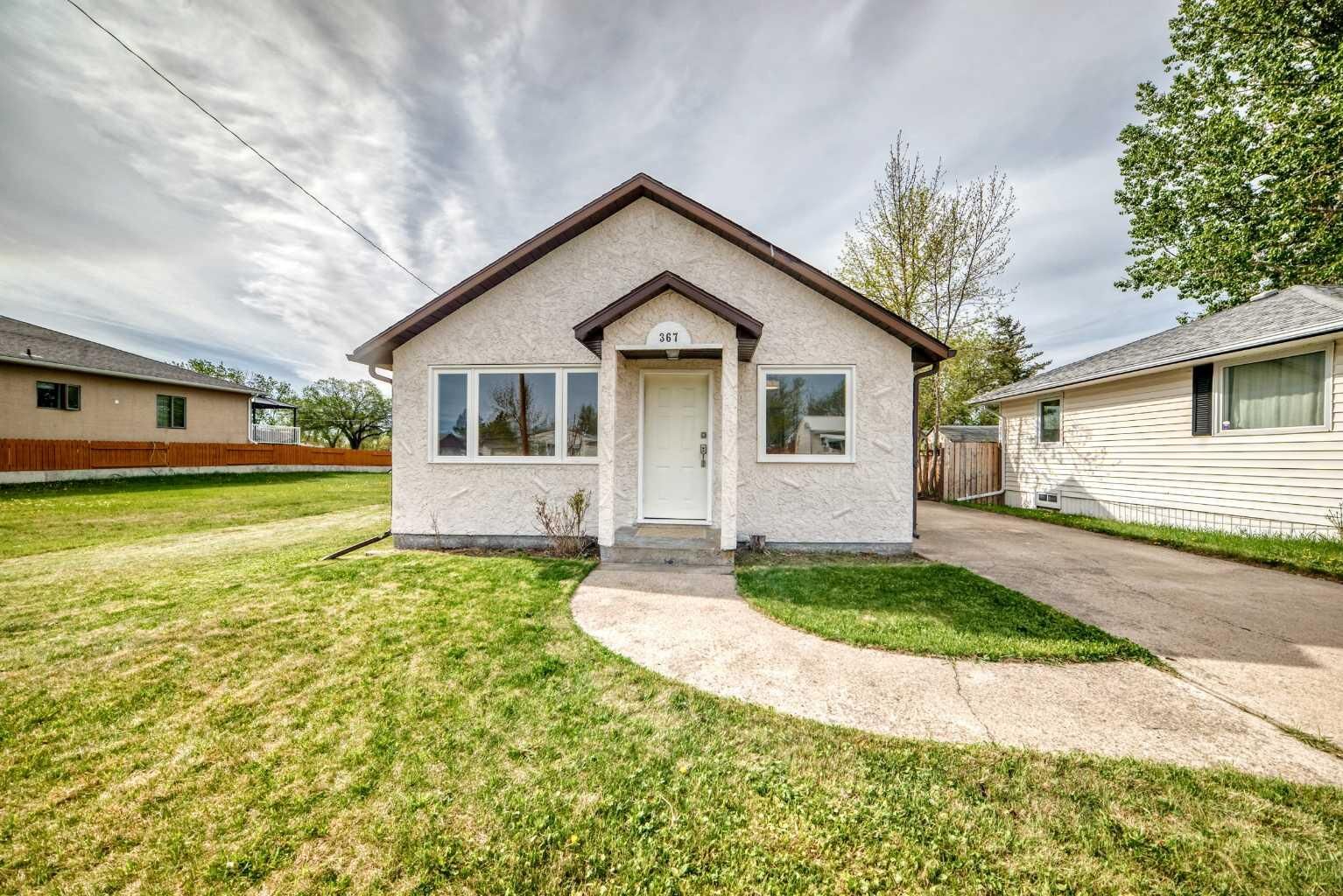 Property Photo:  367 47 Avenue W  AB T0L 0T0 