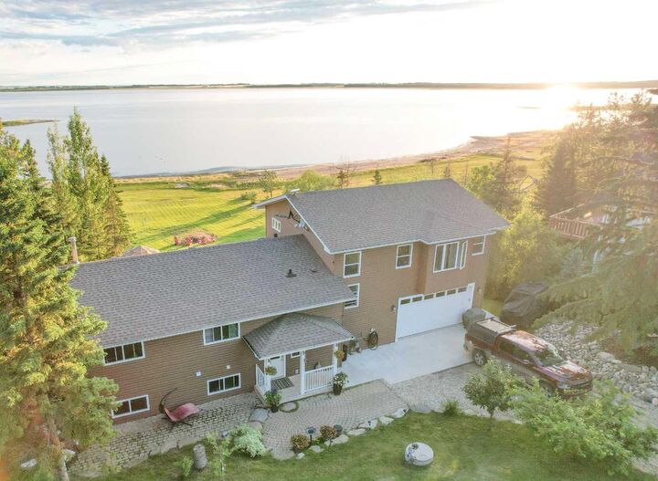 Property Photo: 642 Cedar Way AB T0B 1M0