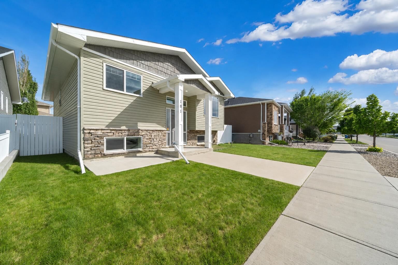Property Photo: 181 Somerside Road SE AB T1B 0N5